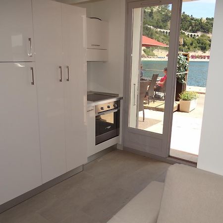 Les Pieds Dans La Mer Best Place Villefranche-sur-Mer Bagian luar foto
